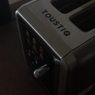 Zapomeň na obyčejné topinky – Toustiq SmartTouch promění obyčejný plátek chleba ve výjimečný zážitek. Co umí? • 6...